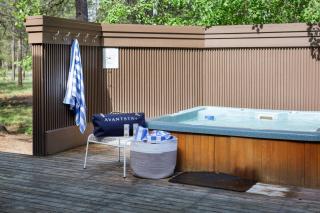 Skylight by AvantStay Elevated Mountain Home w Hot Tub Billiards Large Patio - Sunriver - 8