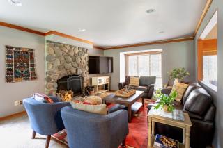 Skylight by AvantStay Elevated Mountain Home w Hot Tub Billiards Large Patio - Sunriver - 6