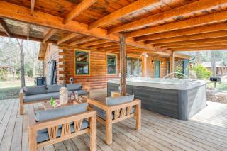 Sugar Cove by AvantStay Cabin by The River w Hot Tub Pool Table Guest House - Gatlinburg - 9