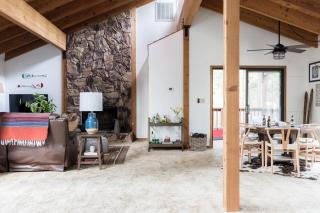 Wolfe by AvantStay 5mins NorthStar w Hot Tub Fireplace 2 Private Decks - 2