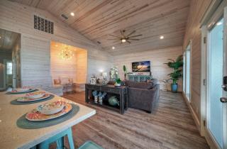 Bourbon Breeze AvantStay Private Lagoon Pool - Port Aransas - 4