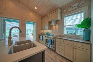 Bourbon Breeze AvantStay Private Lagoon Pool - Port Aransas - 1