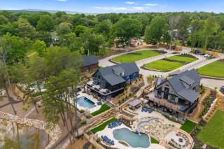 Blue Heron Gray Fox by AvantStay 2 Lakefront Homes Sleeps 44 Pool Dock Theater - 0