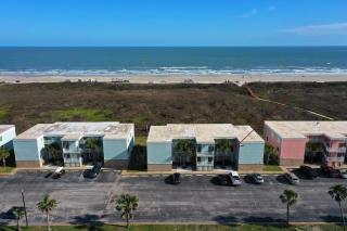 Beach Boardwalk Gulf View Pool TennisPickleball Beach Please by AvantStay - Port Aransas - 5