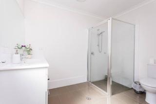 Cozy and Comfy House at Forde Close to Shops and Reserves - Harrison - 3