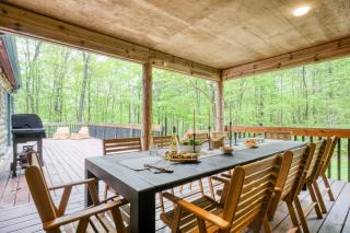 Half Moon by AvantStay 4BR Cabin w Large Deck Yard w Patio Outdoor Dining - Great Barrington - 7