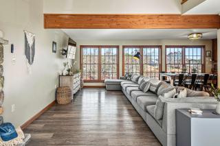 Lakers Pointe by AvantStay Lakefront Private Peninsula Hot Tub Game Room - Long Pond - 0