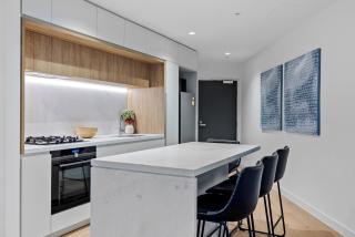 New Stylish Westside Place, Heated Pool, Gym, Sauna, Steam - Melbourne - 1