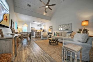 2 Blocks to the Beach, Patio, Resort Pool w Slide Tranquil Tides by AvantStay - Port Aransas - 8
