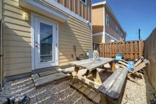 2 Blocks to the Beach, Patio, Resort Pool w Slide Tranquil Tides by AvantStay - Port Aransas - 4