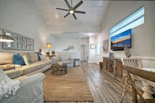 2 Blocks to the Beach, Patio, Resort Pool w Slide Tranquil Tides by AvantStay - Port Aransas - 2