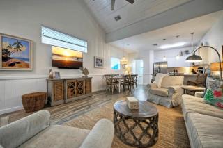 2 Blocks to the Beach, Patio, Resort Pool w Slide Tranquil Tides by AvantStay - Port Aransas - 1