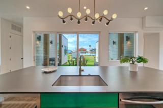 Modern Design 3 Mins to the Beach Boat Parking The Beach Box by AvantStay - Port Aransas - 5