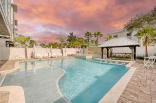 Monarch by AvantStay Stunning Estate 1 Block to Beach Swim Up Bar Hot Tub Rooftop Views - Destin - 0