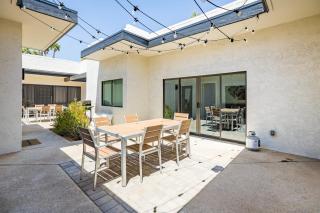 Luna Stellar by AvantStay Modern Artists Loft Buyout w 10 BRs Patio Billiards - Scottsdale - 9