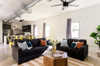 Luna Stellar by AvantStay Modern Artists Loft Buyout w 10 BRs Patio Billiards - Scottsdale - 5