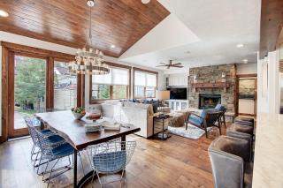 Main Street Escape by AvantStay Stunning Home right off Main Street w Hot Tub Large Deck - Park City - 0