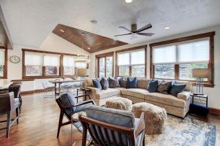 Main Street Escape by AvantStay Stunning Home right off Main Street w Hot Tub Large Deck - Park City - 8
