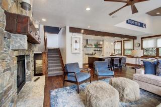 Main Street Escape by AvantStay Stunning Home right off Main Street w Hot Tub Large Deck - Park City - 1