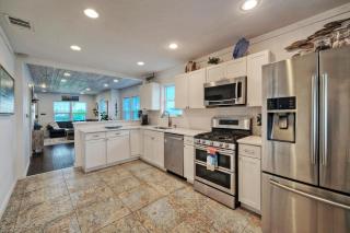 Port A Hideaway by AvantStay Private Pool - Port Aransas - 2