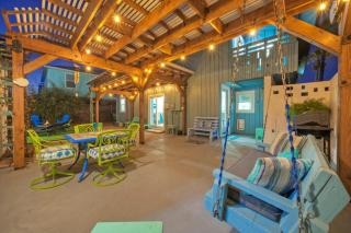 Big Yard w Priv Pool Firepit Patio Near the Beach Reel Time by AvantStay - Port Aransas - 8