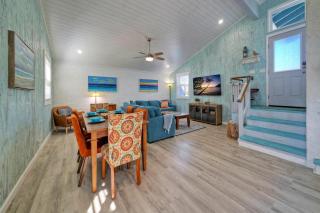 Big Yard w Priv Pool Firepit Patio Near the Beach Reel Time by AvantStay - Port Aransas - 6