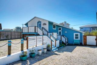 Big Yard w Priv Pool Firepit Patio Near the Beach Reel Time by AvantStay - Port Aransas - 4