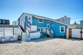 Big Yard w Priv Pool Firepit Patio Near the Beach Reel Time by AvantStay - Port Aransas - 1