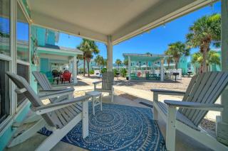 Pool Patio Blocks to the Beach Golf Cart Zone Daiquiri Daze by AvantStay - Port Aransas - 8