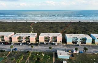 Beachfront Complex w 2 Pools Tennis Gulf Views Rise N Beach by AvantStay - Port Aransas - 4