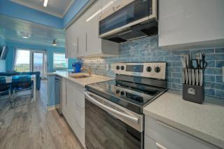 Oceanfront Condo w Private Balcony Pool Tennis Bubbly Blew by AvantStay - Port Aransas - 4