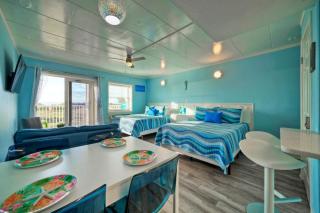 Oceanfront Condo w Private Balcony Pool Tennis Bubbly Blew by AvantStay - Port Aransas - 2