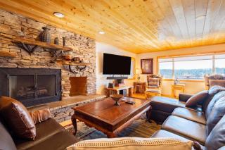 Clover by AvantStay Gorgeous Ski In Ski Out Home w Game Room Hot Tub - Big Bear Lake - 8