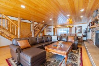 Clover by AvantStay Gorgeous Ski In Ski Out Home w Game Room Hot Tub - Big Bear Lake - 2