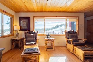 Clover by AvantStay Gorgeous Ski In Ski Out Home w Game Room Hot Tub - Big Bear Lake - 4