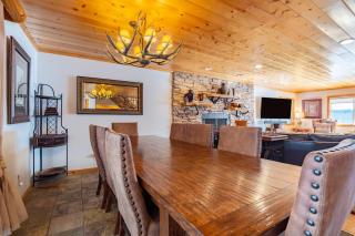 Clover by AvantStay Gorgeous Ski In Ski Out Home w Game Room Hot Tub - Big Bear Lake - 1