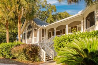 Palmetto by AvantStay Gorgeous Character Home w Pool Sun Room Pool Table - Isle of Palms - 5