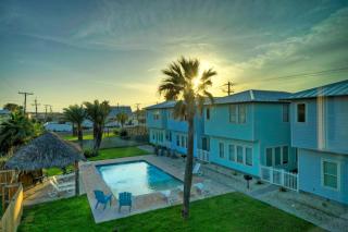 Pool Access Private Patio Living Near the Beach Seahorse Cove by AvantStay - Port Aransas - 9