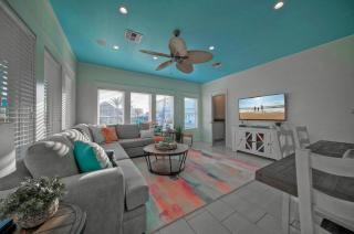 Pool Access Private Patio Living Near the Beach Seahorse Cove by AvantStay - Port Aransas - 5