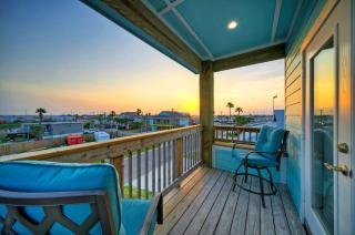 Newly Built Outdoor Living View Boat Parking 50 Shades of Blue by AvantStay - 6