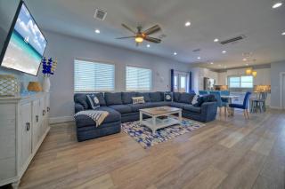 Newly Built Outdoor Living View Boat Parking 50 Shades of Blue by AvantStay - 4