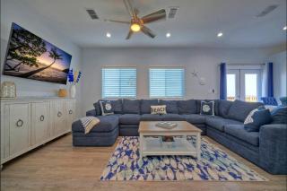 Newly Built Outdoor Living View Boat Parking 50 Shades of Blue by AvantStay - 8