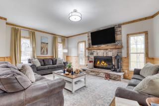 Greene Mountain Lodge by AvantStay Sleeps 22 Hot Tub Game Room Theater - Gatlinburg - 3