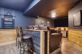 Greene Mountain Lodge by AvantStay Sleeps 22 Hot Tub Game Room Theater - Gatlinburg - 6