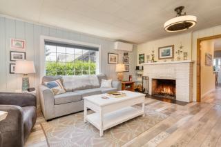 Beach Pines Bungalow by AvantStay Classic Cottage Steps to the Beach w Private Yard - Arch Cape - 6