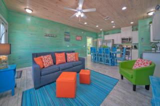 Shared Pool Walkable to Beach Vibrant Beachy Design Bay Bliss by AvantStay - Port Aransas - 0