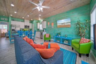 Shared Pool Walkable to Beach Vibrant Beachy Design Bay Bliss by AvantStay - Port Aransas - 3
