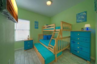 Shared Pool Walkable to Beach Vibrant Beachy Design Bay Bliss by AvantStay - Port Aransas - 1