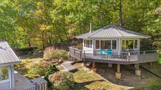 Cabin in the Sky by AvantStay Deck w Views - Leicester - 6