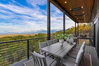 Infinity Pool Hot Tub Game Room Panoramic Views Whiskey Ridge by AvantStay - Sevierville - 7